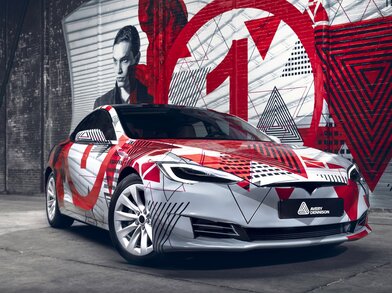 AD_PC_MPI1405-EARS_KEY_VISUAL_TESLA_WITH_logo8