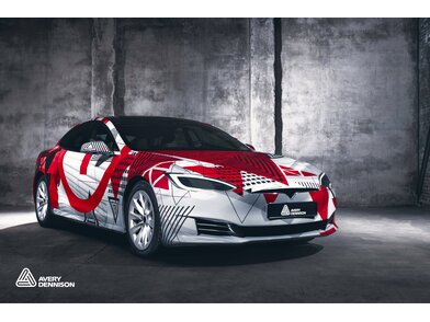 AD_PC_MPI1405-EARS_KEY_VISUAL_CAR_WRAPPING_TESLA_WITH_logo1