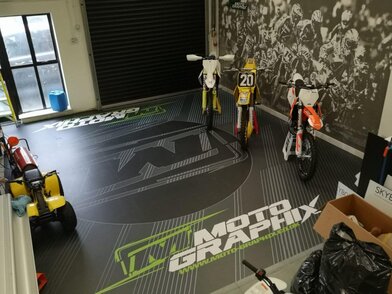MK_PC_MDMW_MotoShop_CMC-3