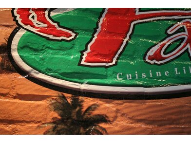 MT_PC_WallWrap100_Fadi_restaurant_wall_by-Lucky-Impressions_Canada_2